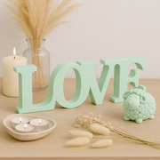 LOVE Schriftzug – Handgefertigte Deko in Wunschfarbe