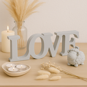 LOVE Schriftzug – Handgefertigte Deko in Wunschfarbe