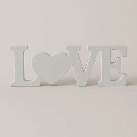 LOVE Schriftzug – Handgefertigte Deko in Wunschfarbe