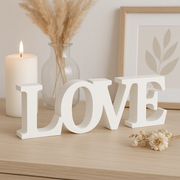 LOVE Schriftzug – Handgefertigte Deko in Wunschfarbe
